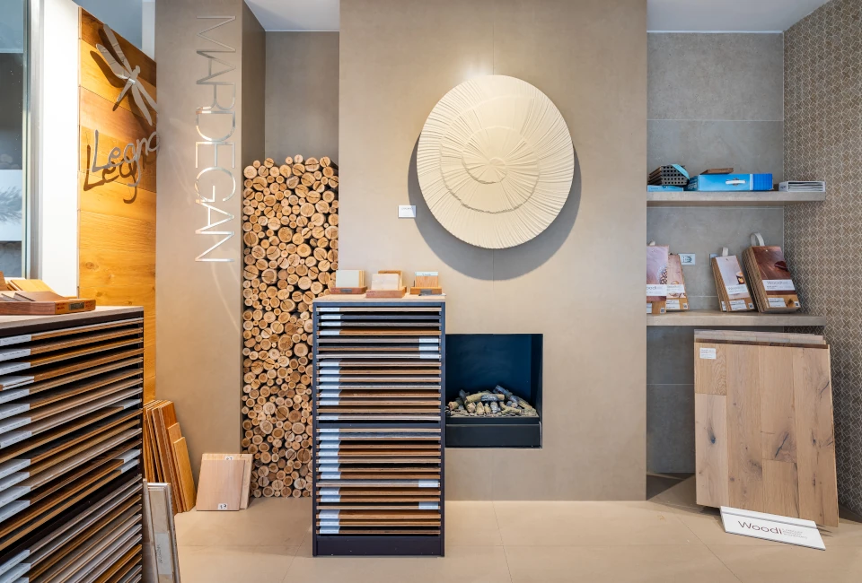 Centro-Commerciale-Valfreddana-interno-sala-mostra-4